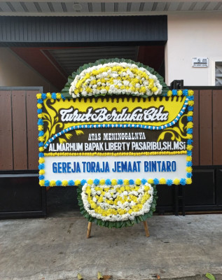 Papan Bunga Duka di Sumber