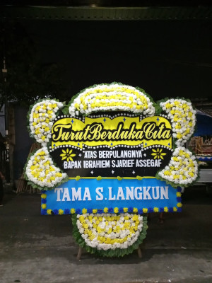Papan Bunga Duka di Sumber