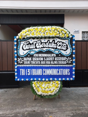 Papan Bunga Duka di Sumber